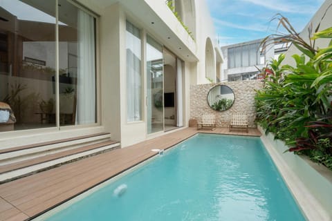 Property building, Pool view, Swimming pool, sunbed