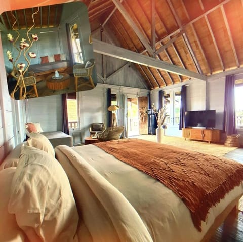 Photo of the whole room, Bedroom