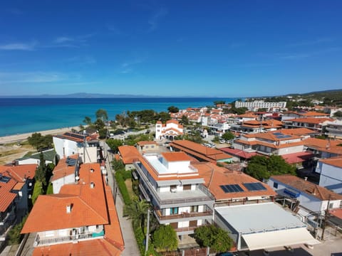 Property building, Nearby landmark, Neighbourhood, Natural landscape, Bird's eye view, Beach, Location