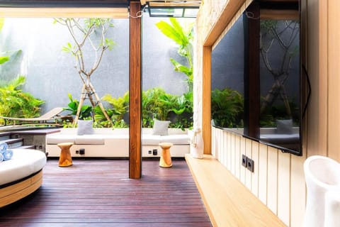 TV and multimedia, Garden view