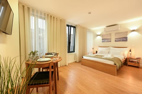 Bed, TV and multimedia, Living room, Bedroom