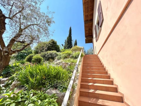 D1MORA Fiorita - Villa PET FRIENDLY with lake view Villa in Province of Brescia
