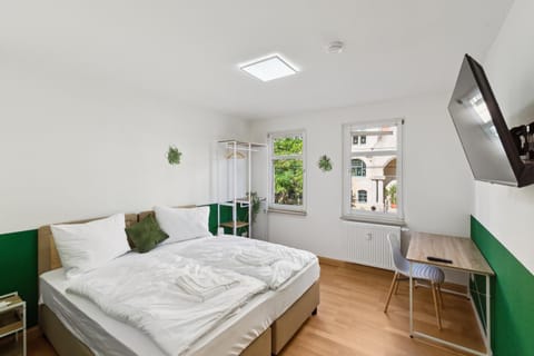 Bed, TV and multimedia, Bedroom, wardrobe