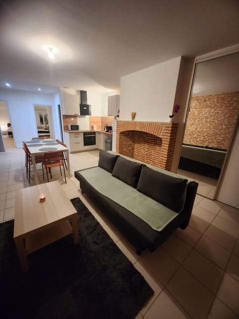 Kitchen or kitchenette, Living room, Seating area, Dining area, minibar, pet friendly, stove