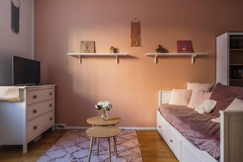 Communal lounge/ TV room, TV and multimedia, Living room, Photo of the whole room, Seating area