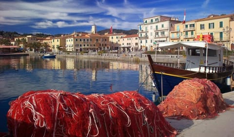 Nearby landmark, Activities, City view, Sea view