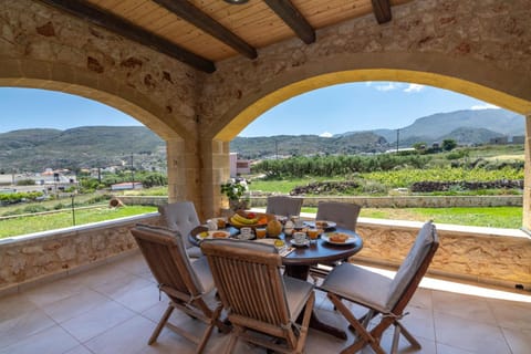 Spring, Day, Natural landscape, View (from property/room), Balcony/Terrace, Food and drinks, Dining area, Food, Mountain view