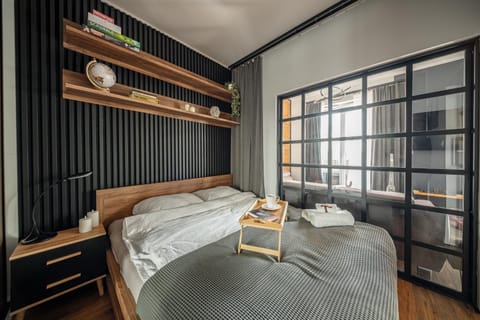 Bed, Living room, Photo of the whole room, Seating area, Bedroom, towels