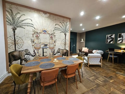 Living room, Seating area, Dining area