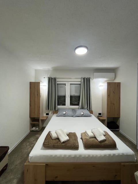 Bed, Bedroom, towels, wardrobe