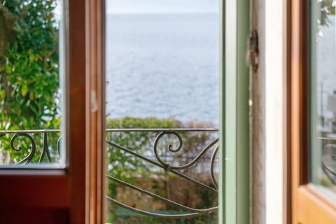 Charming Apartment with Lake View Apartment in Torri del Benaco