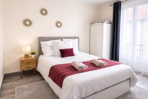 Bed, towels, wardrobe
