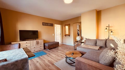 Communal lounge/ TV room, TV and multimedia, Living room, Seating area