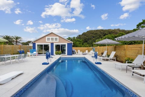Blueberry Dunes Beach Cottage - Pet Friendly - Pool home House in Fernandina Beach
