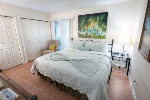 Renovated 1st Floor Beach 250ft Pool apts Apartment in South Padre Island