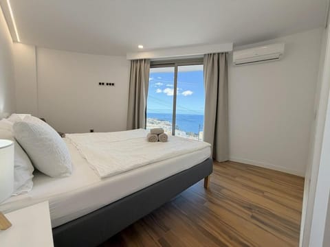 Bed, Photo of the whole room, Bedroom, Sea view, towels, air conditioner