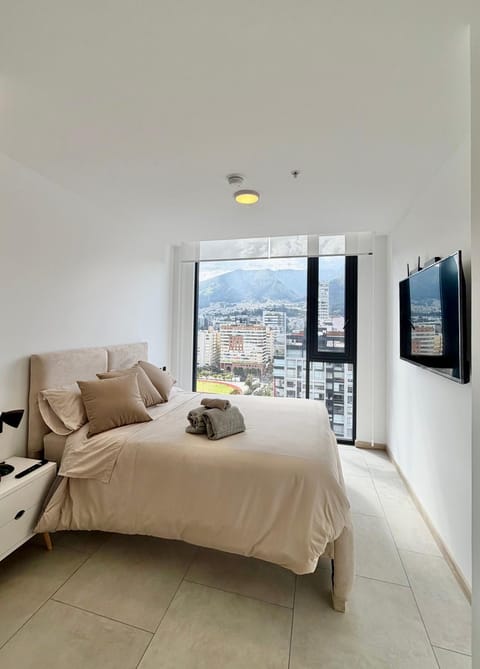 Bed, TV and multimedia, Bedroom