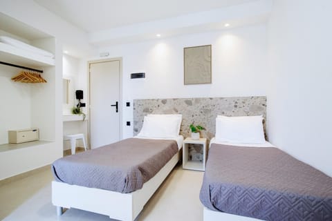 Bed, Bedroom, air conditioner