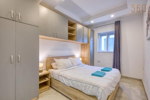 Bed, Photo of the whole room, Bedroom, towels, wardrobe