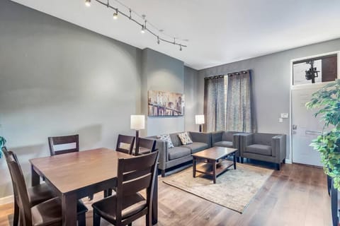 Settle into Soulard 6 Bedrooms 4 full baths House in Saint Louis