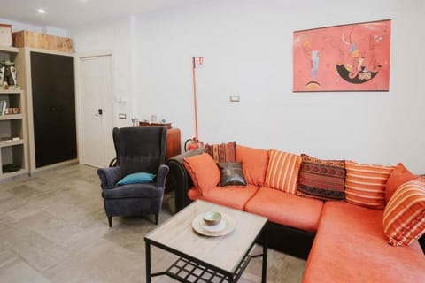 Communal lounge/ TV room, Library, Balcony/Terrace, Living room, Seating area, internet