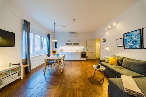 Kitchen or kitchenette, Living room, Photo of the whole room, Dining area