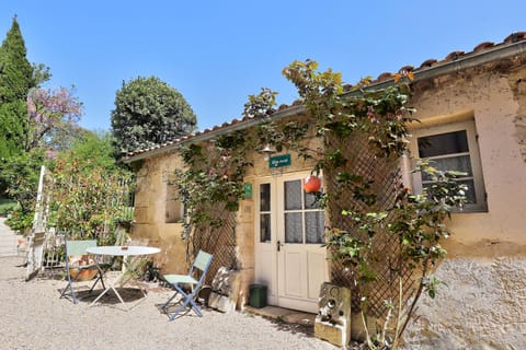Property building, Patio, Facade/entrance, Day