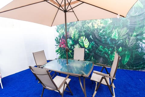 Patio, Dining area