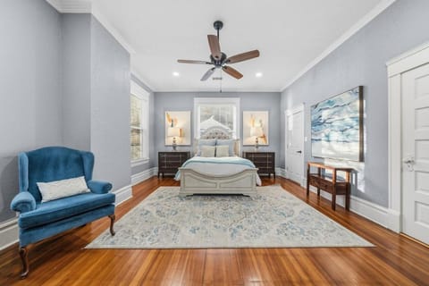 The Darcy Victorian - Historic, Near Downtown House in Hot Springs