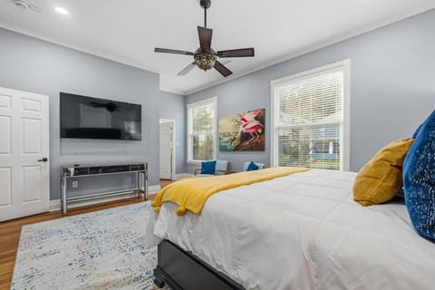 The Darcy Victorian - Historic, Near Downtown House in Hot Springs