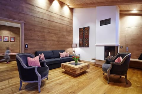 Living room, Seating area, fireplace