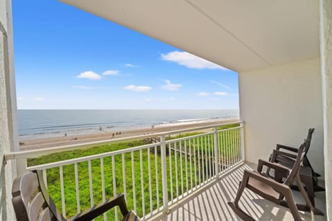 San-A-Bel 104 - Oceanfront - Crescent Beach Section House in Crescent Beach