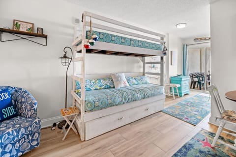 San-A-Bel 104 - Oceanfront - Crescent Beach Section House in Crescent Beach