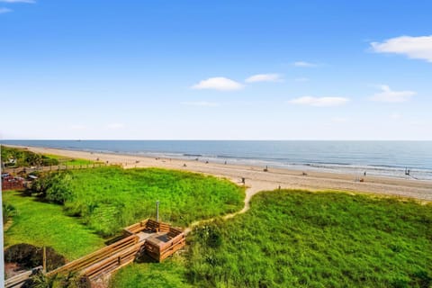 San-A-Bel 104 - Oceanfront - Crescent Beach Section House in Crescent Beach