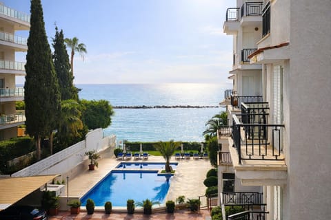 Day, Natural landscape, View (from property/room), Balcony/Terrace, Pool view, Sea view, Swimming pool