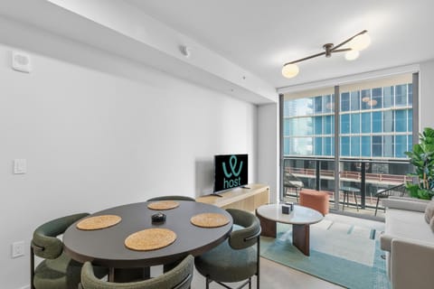 TV and multimedia, Living room, Seating area, Dining area