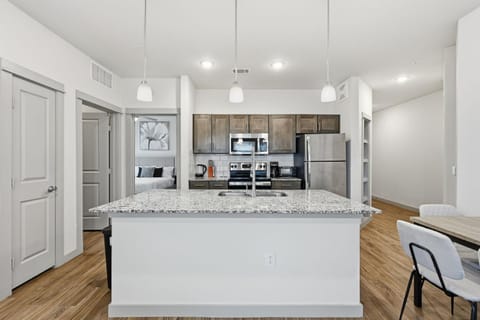 Chisholm Trace 327 Relaxing 2BD 2BA Apartment in Cleburne