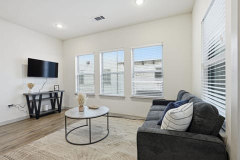 Chisholm Trace 327 Relaxing 2BD 2BA Apartment in Cleburne