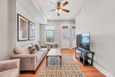 Entire building in The Grove Perfect for Groups Apartment in Saint Louis