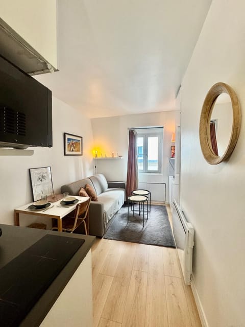 Bed, Living room, Seating area