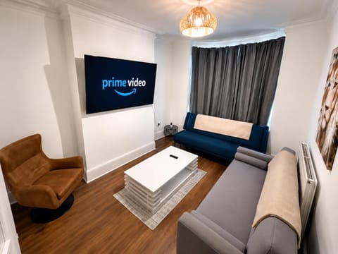 Communal lounge/ TV room, TV and multimedia, Living room, Seating area, heating