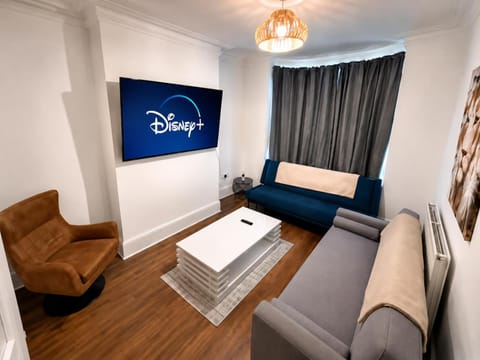 Communal lounge/ TV room, TV and multimedia, Living room, Seating area, Evening entertainment, heating