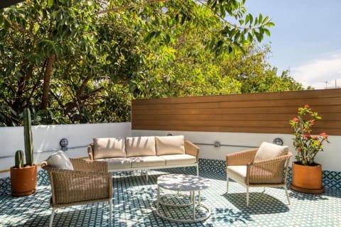 Patio, Balcony/Terrace, Seating area