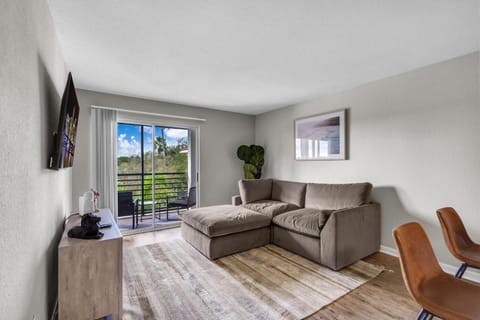 Coastal 1BR Retreat in Fort Lauderdale Apartment in Lauderdale-by-the-Sea