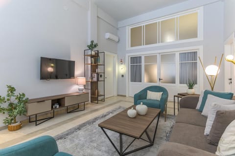TV and multimedia, Living room, Seating area, air conditioner