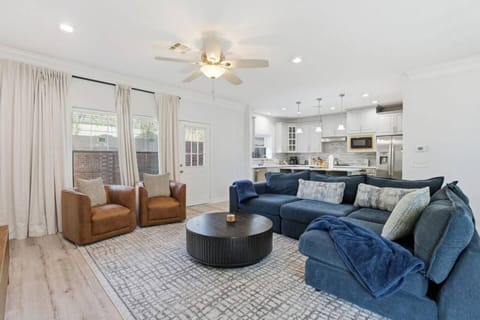 Kitchen or kitchenette, Living room, Seating area