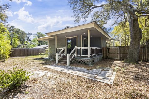 Cheyenne Retreat Pet Friendly Boater's Paradise House in Ono Island