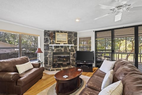 Cheyenne Retreat Pet Friendly Boater's Paradise House in Ono Island