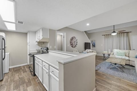 Spacious 2-Story Family Retreat Sugar Beach 363 Apartment in Orange Beach