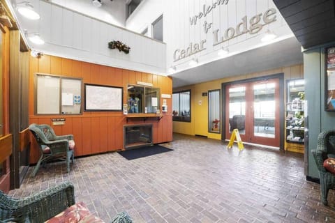 Cedar Lodge Room 2 Queen Beds & Balcony Apartment in Laconia